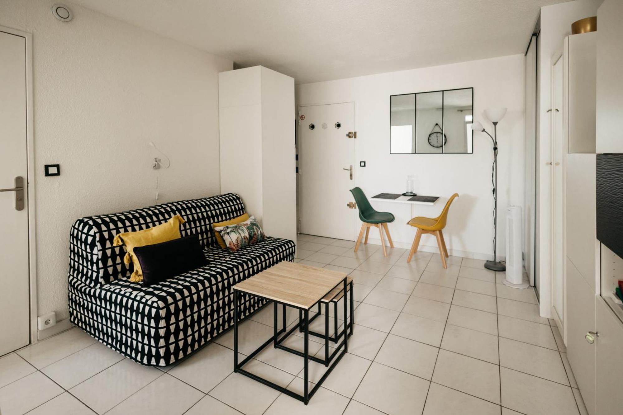 Cosy T1, A 10 Minutes A Pieds Des Plages Fréjus Exterior foto